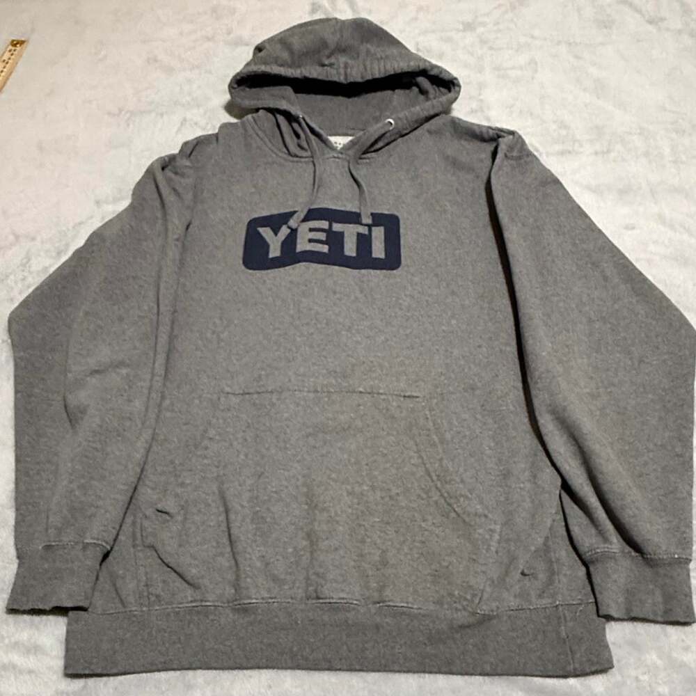 YETI Mens Hoodie Pullover Sweatshirt Heather Gray Large Logo Kangaroo Pocket